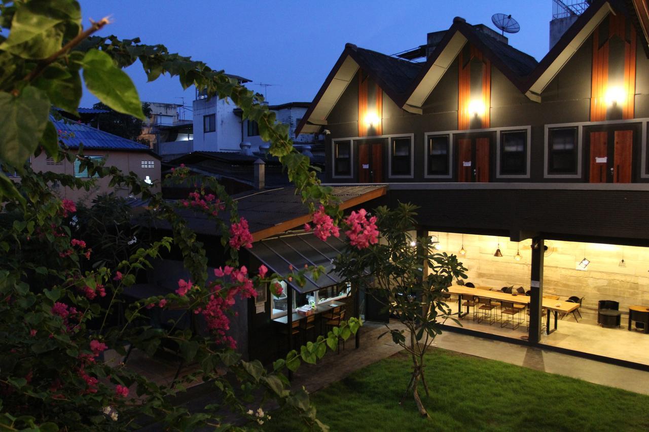 Chiangmai Moli Inn (Adults Only) เชียงใหม่ ภายนอก รูปภาพ