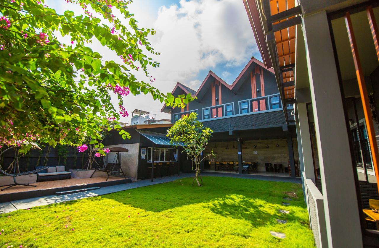 Chiangmai Moli Inn (Adults Only) เชียงใหม่ ภายนอก รูปภาพ