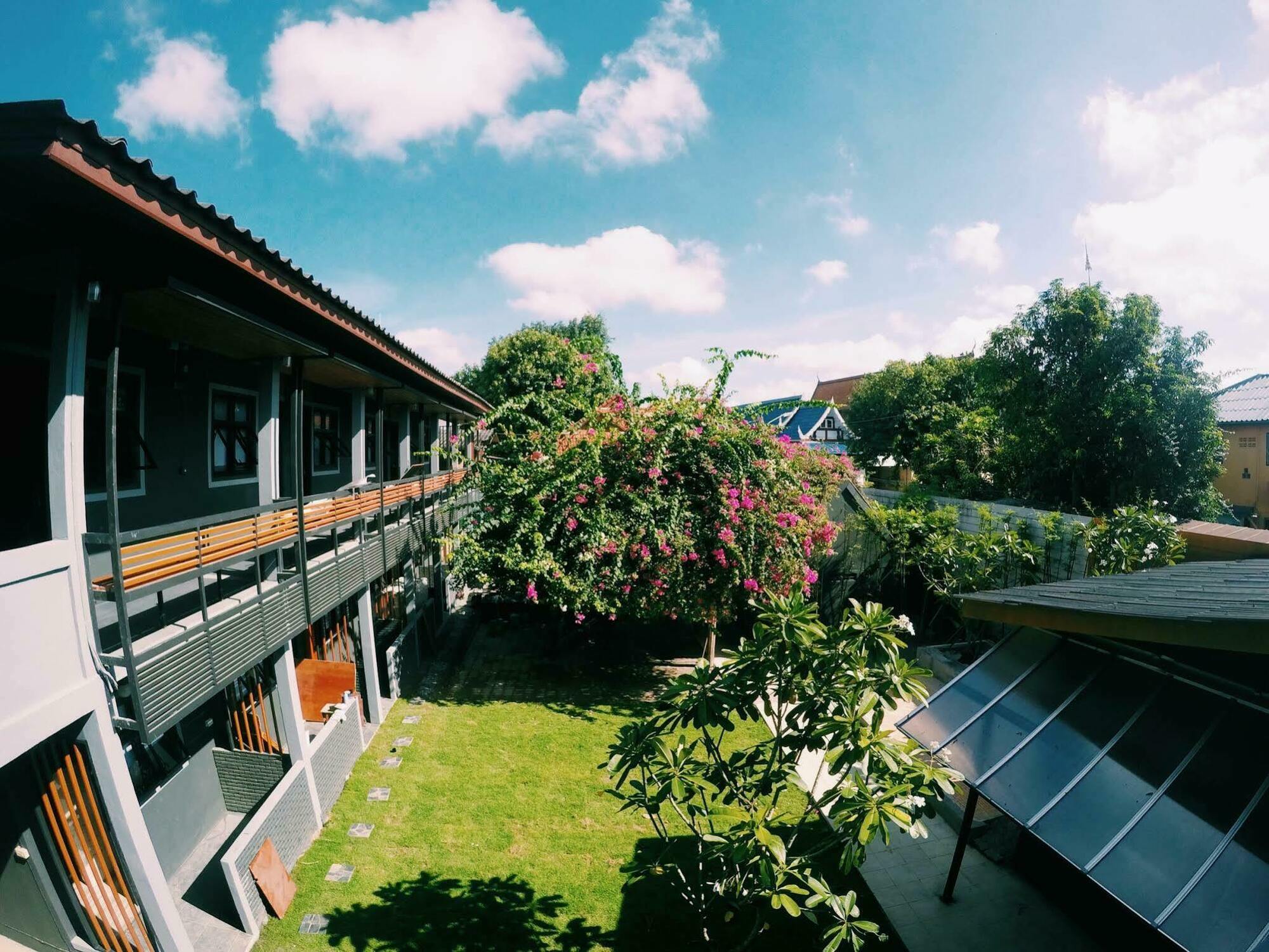 Chiangmai Moli Inn (Adults Only) เชียงใหม่ ภายนอก รูปภาพ