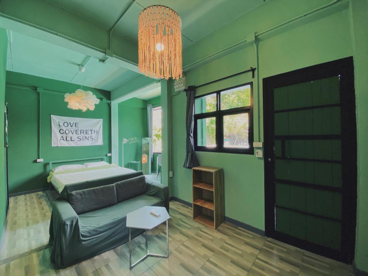 Chiangmai Moli Inn (Adults Only) เชียงใหม่ ภายนอก รูปภาพ