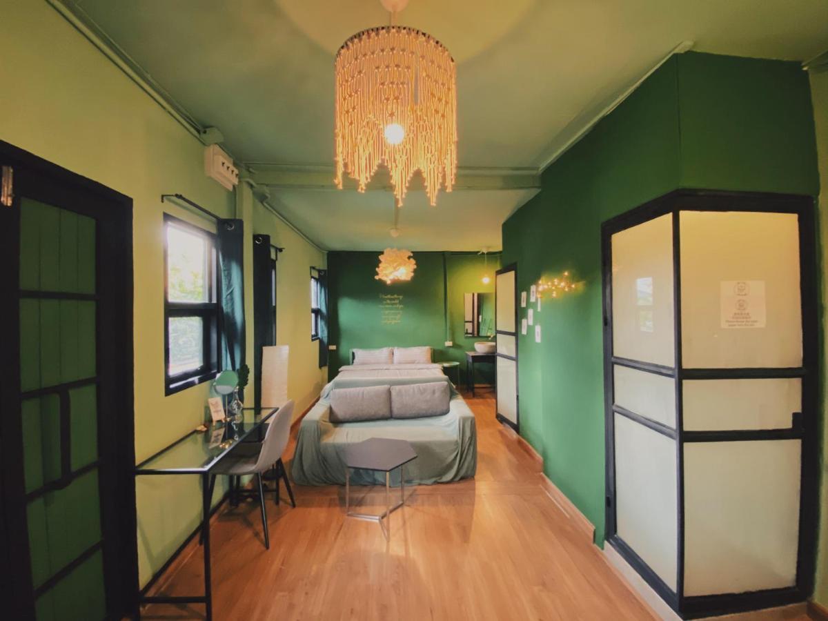 Chiangmai Moli Inn (Adults Only) เชียงใหม่ ภายนอก รูปภาพ